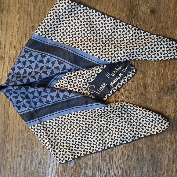 Vintage Pierre Cardin 100% Silk Made in Italy Luxury Scarf. - Picture 2 of 7